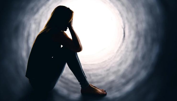 कोरोना की वजह से समाज ने बनाया महिला डॉक्टर को मानसिक अवसाद का शिकार, की खुदकुशी