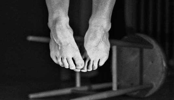 उत्तरप्रदेश : फांसी लगा युवती ने की आत्महत्या, सुसाइड नोट में लिखा- भाई तुम पापा के पैसे बर्बाद मत करना