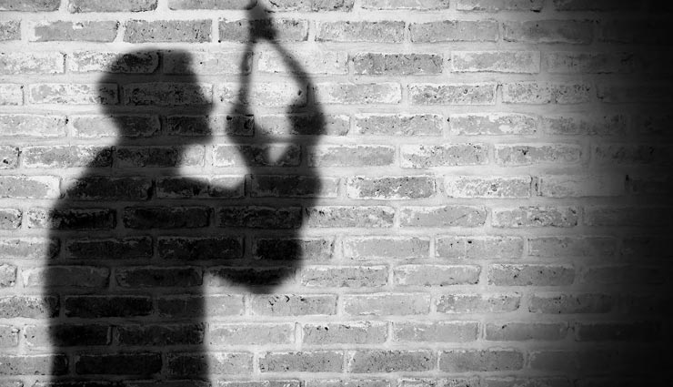 उत्तरप्रदेश : मातम में बदली खुशियां, बरात निकलने से पहले दूल्हे ने की फंदे से लटककर खुदकुशी