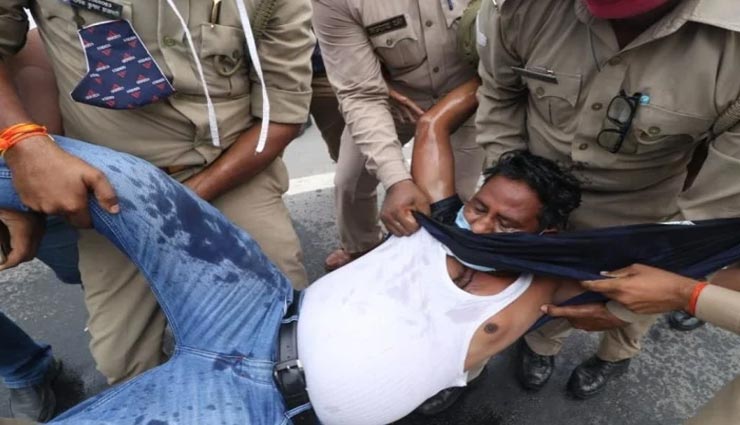 लखनऊ : अफसरों पर गबन का आरोप लगाते हुए युवक ने की विधानसभा के बाहर आत्मदाह की कोशिश