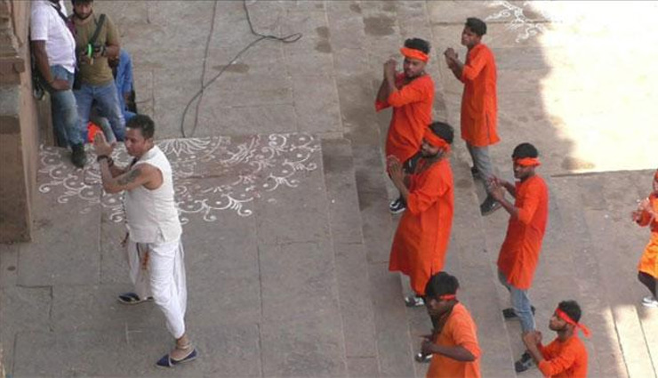 बनारस: 'हनुमान चालीसा' पर सिंगर सुखविंदर ने किया डांस, मचा बवाल; जानें क्या है मामला