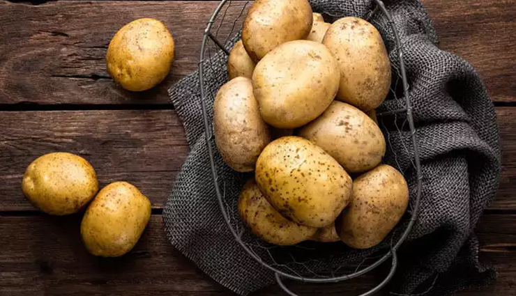 oatmeal,aloe vera,bengal gram flour,besan,multani mitti,potato,home remedies,home remedies to keep skin safe,summer skin care tips,beauty tips