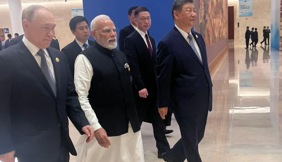SCO Summit 2025: चीन में एक मंच पर मोदी, पुतिन और जिनपिंग, बढ़ी अमेरिका की चिंता