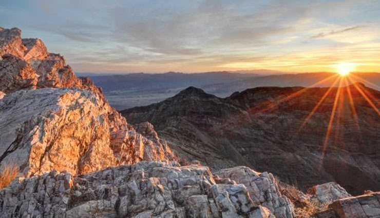 इन जगहों पर रात देखने को तरसते है लोग, कभी अस्त नहीं होता सूरज