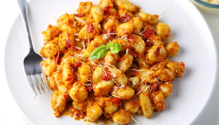 sundried tomato pesto with vegan gnocchi,hunger struck,food,easy recipe