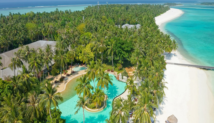 10 tourist attractions in maldives,must-visit places in maldives,top maldives tourist spots,popular islands in maldives,best beaches maldives,maldives honeymoon destinations,male atoll maldives,maldives snorkeling spots,vaadhoo island bioluminescence,rangali island luxury resorts,hanifaru bay marine life.