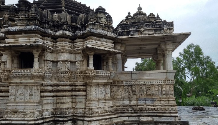 jhunjhunu,rajasthan,shekhawati,havelis,frescoes,rani sati temple,khetri mahal,modi haveli,mandawa,badalgarh fort,nawalgarh,tibrewala haveli,ganeriwala haveli,alsisar mahal,sun temple,indian heritage,indian culture,historical sites,tourist attractions,travel destinations