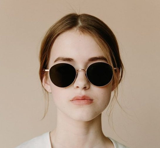 जाने आपकी पर्सनैलिटी को कौनसे सनग्लासेज़ करेंगे सूट.. tips to choose sunglasses,sunglasses according to face,fashion tips
