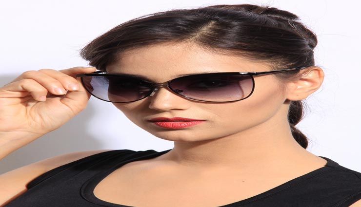 गर्मियों में सनग्लासेस बनाते है स्टाइलिश, करें अपने चेहरे के अनुसार इनका चुनाव fashion tips,fashion tips in hindi,summer fashion tips,sunglasses fashion tips,sunglasses according to your face