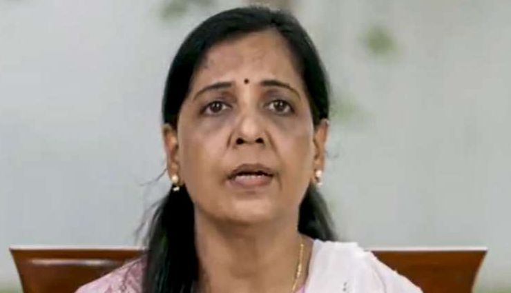 ED ने दिल्ली के सीएम के खिलाफ झूठा बयान देने के लिए गवाह के बेटे को फंसाया, सुनीता केजरीवाल का वीडियो वायरल