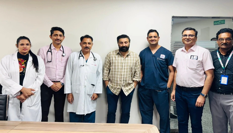 sunny deol jaipur shooting,surya movie shoot,sunny deol action scene,priyanka heart & general hospital jaipur,bollywood film shoot jaipur,deepak mukut director,sunny deol upcoming movie 2026,bollywood courtroom drama,surya film latest news,sunny deol injury mark,bollywood jaipur locations