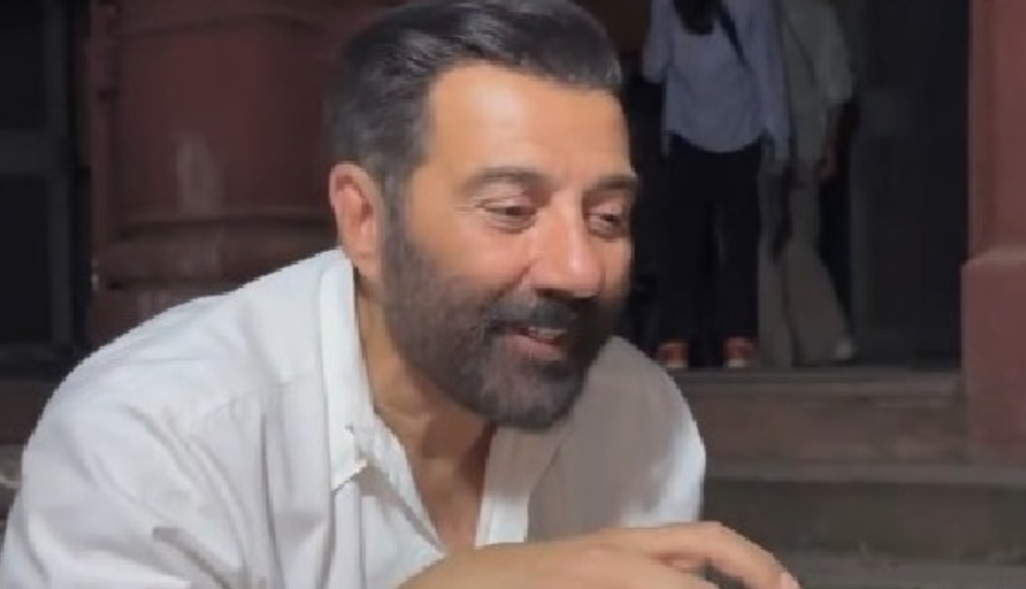 2 News : सनी ने उठाया समोसे-पनीर पकौड़े का लुत्फ, वीडियो वायरल, इस एक्ट्रेस के जीवन में फरिश्ते जैसे रहे हैं सलमान 2 News : सनी ने उठाया समोसे-पनीर पकौड़े का लुत्फ, वीडियो वायरल, इस एक्ट्रेस के जीवन में फरिश्ते जैसे रहे हैं सलमान