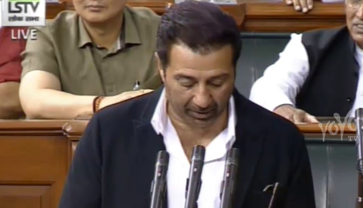 जब लोकसभा में शपथ के दौरान लड़खड़ाई BJP सांसद सनी देओल की ज़बान