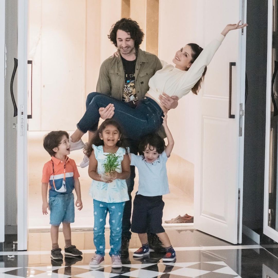 sunny leone,sunny leone new house,sunny leone purchased news house,sunny leone latest news,sunny leone photos