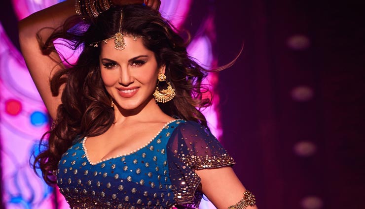 जानिए विवाह समारोह में डांस करने की क्या फीस लेंगे आपके पसंदीदा कलाकार Akshay Kumar,Hrithik Roshan,Salman Khan,ranveer singh,priyanka chopra,sunny leone,ranbir kapoor,katrina kaif,malaika arora khan,sonakshi sinha,fees taken by bollywood celebrities in marriage functions