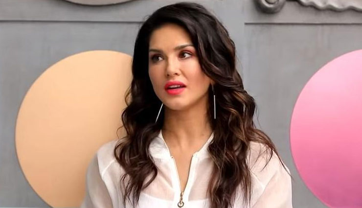 सनी लियोनी ने खोला स्कूल, इस उम्र के स्टूडेंट लेंगे एडमिशन 