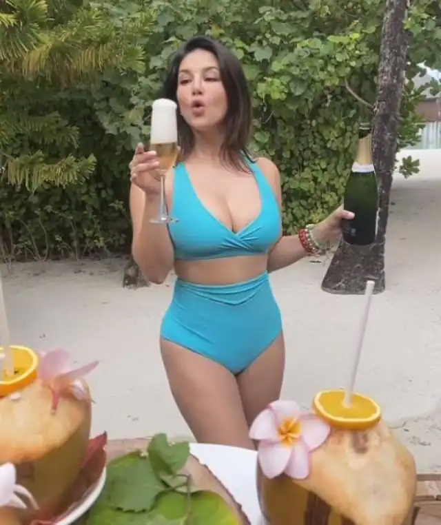 sunny leone,sunny leone photos,sunny leone vacation photos,sunny leone news,entertainment,bollywood news