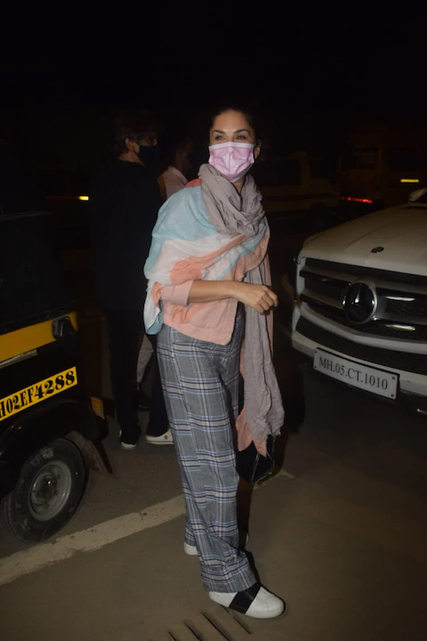sunny leone,sunny leone photos,sunny leone video,sunny leone in taxi,sunny leone news,entertainment,bollywood news