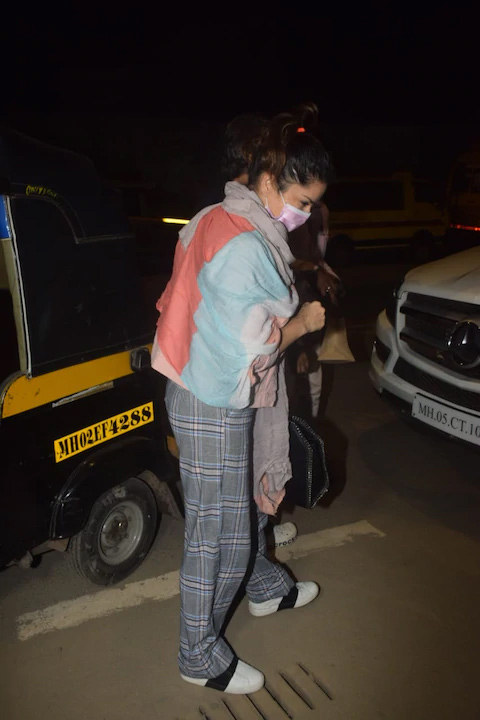 sunny leone,sunny leone photos,sunny leone video,sunny leone in taxi,sunny leone news,entertainment,bollywood news