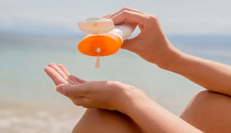 winter skincare routines,cold weather skincare tips,skincare for winter months,protecting skin in winter,winter skincare essentials,dry skin remedies for winter,cold climate skincare guide,winter beauty routines,hydrating skin in winter,nourishing skincare for winter