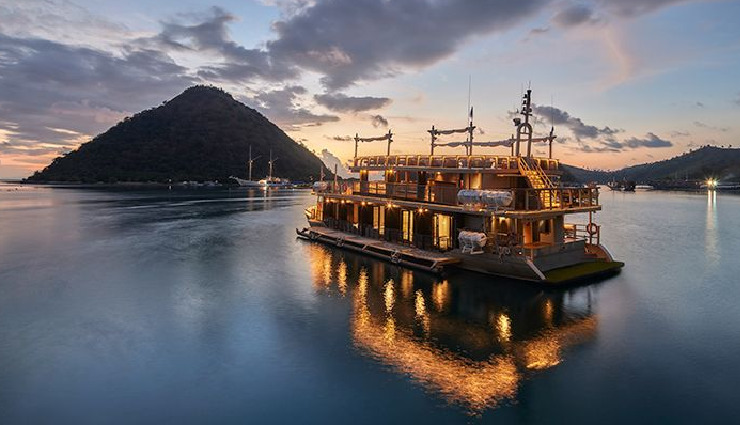 romantic things to do in bali,bali honeymoon activities,bali romantic getaway,couples activities in bali,honeymoon in bali,bali nature walks,bali sunset spots,bali dining experiences,bali adventure activities,bali dolphin watching,bali sunset cruise,bali romantic strolls,bali hot tubs,bali marigold fields