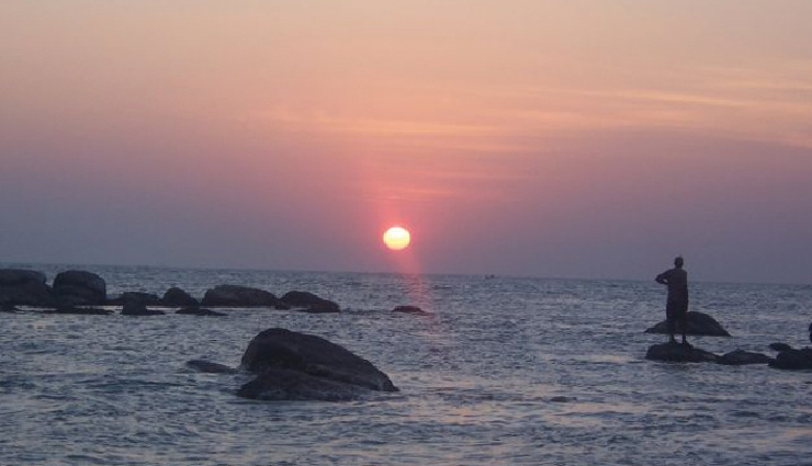 things to do in kanyakumari,kanyakumari tourist attractions,best places to visit in kanyakumari,kanyakumari sunrise and sunset,vivekananda rock memorial visit,thiruvalluvar statue kanyakumari,padmanabhapuram palace kanyakumari,triveni sangam kanyakumari,bhagavathy amman temple,gandhi memorial mandapam,vattakottai fort,mathur aqueduct,kanyakumari shopping places