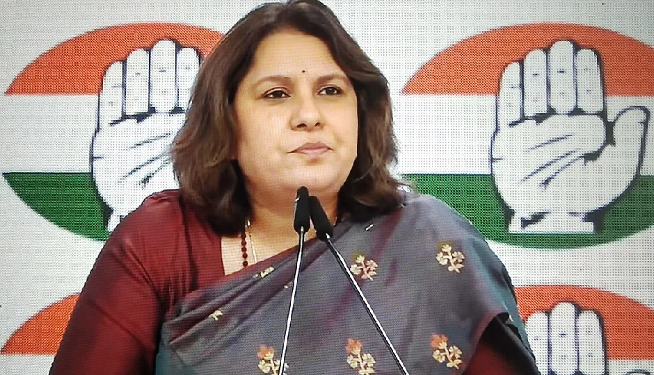 PM मोदी की क्रिकेट पोस्ट पर कांग्रेस का हमला, सुप्रिया श्रीनेत बोलीं – शहीदों की तुलना खिलाड़ियों से करना शर्मनाक