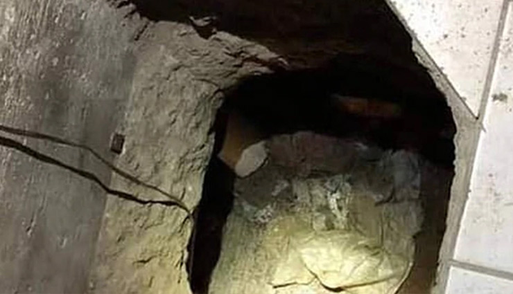 पड़ोसन से रिश्ता रखने के लिए शख्स ने घर में बनाई गुप्त सुरंग, पति ने रंगे हाथ पकड़ा