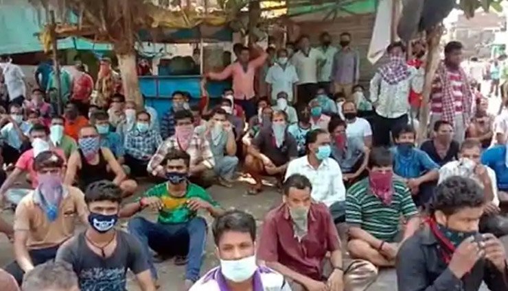 लॉकडाउन : सूरत में मजदूरों का प्रदर्शन,  तनख्वाह मांगने के लिए सड़कों पर जुटी भीड़