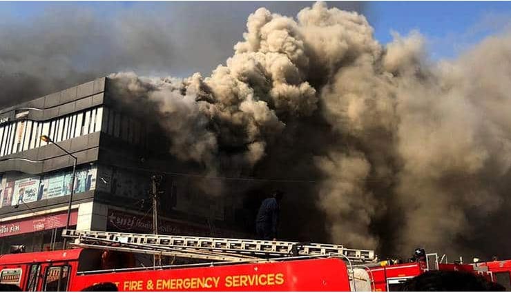 surat fire accident takshashila coching centre,gujart,fire in coaching center,news,news in hindi