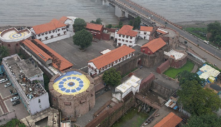 gujarat forts,historical forts in gujarat,dabhoi fort,surat fort,pavagadh champaner fort,manek burj,ilva durga fort,uparkot fort,songadh fort,zinzuwada fort,tera fort,roha fort,forts to visit in gujarat,ancient forts gujarat,gujarat tourism,gujarat fort architecture