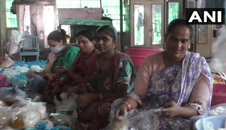 कोरोना के खिलाफ जंग : सूरत के ट्रांसजेंडर जरूरतमंदों को बांट रहे फूड किट 
