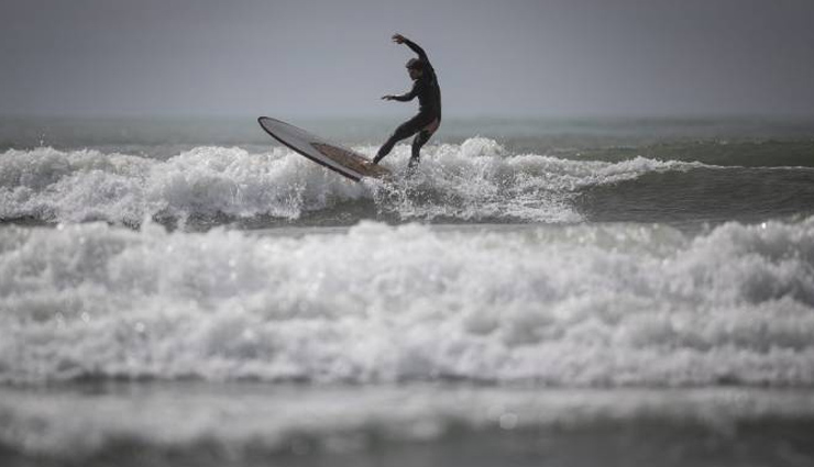 places to enjoy surfing,surfing in christchurch new zealand,christchurch,new zealand,surfing