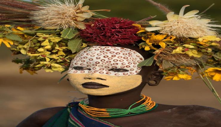 weird news,weird information,ethiopian suri tribe,stretch lip plates girls beauty