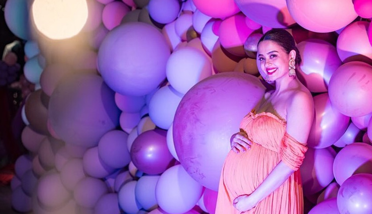 Surveen Chawla welcomes baby Eva with her tinny toes on Instagram