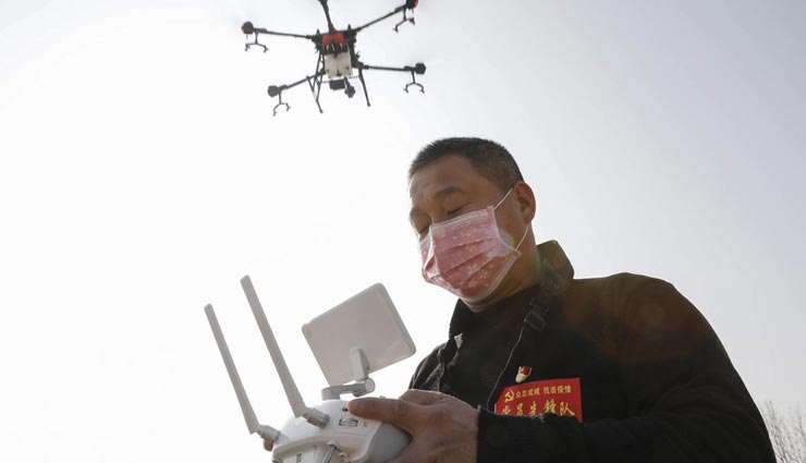 चीन में कोरोना का ऐसा डर कि ड्रोन से रखी जा रही लोगों पर नजर