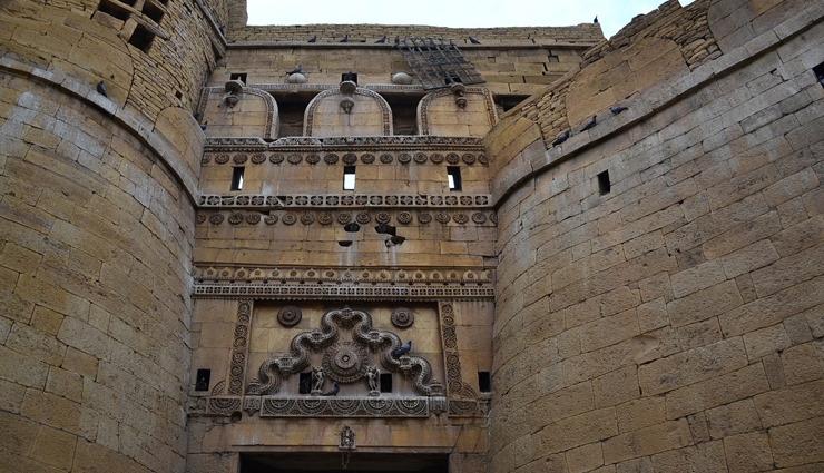 jaisalmer,hot tourist attraction destination,jaislmer tourist attractions,holidays,travel,holidays,india tourism