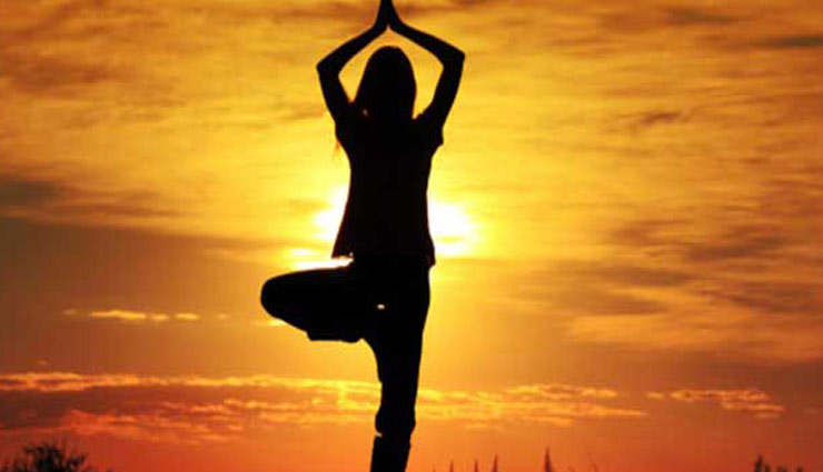 सूर्य नमस्कार बनाए तन और मन दोनों को स्वस्थ, जानें ओर भी फायदे