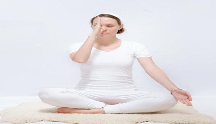 Yoga Day Special: ब्लड प्रेशर की समस्या ठीक करता है सूर्यभेदन प्राणायाम, जानें इसकी विधि और फायदे