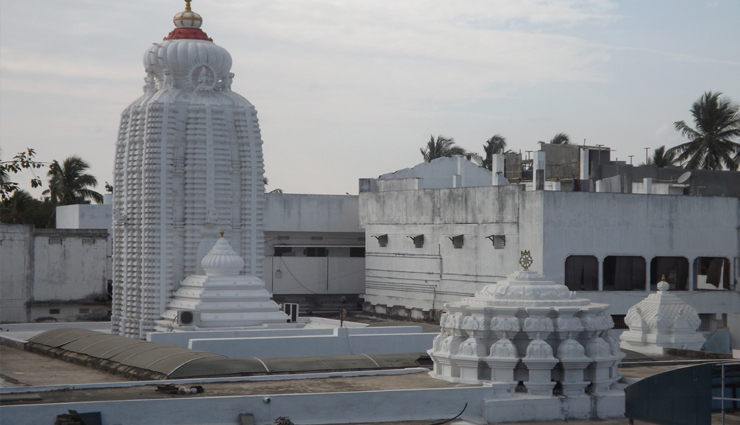 sun temples in india,must visit sun temples in india,the brahmanya dev temple at unao,sun temple at surya prahar,suryanar temple near kumbakonam,suryanarayana swamy temple in arasavalli,the dakshinaarka temple at gaya,surya mandir konark,sun temple at modhera,travel,india tourism,tourist places in india