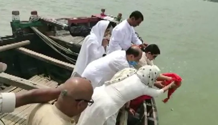 sushant singh rajput,sushant singh rajput ashes,sushantsingh rajput ashes,sushant singh rajput,patna gandhi ghat,sushant singh rajput news