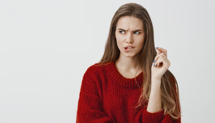 clingy girlfriend signs,clingy behavior in relationships,emotional dependency,relationship boundaries,respecting space in love,how to stop being clingy,signs youre too needy,needy girlfriend traits,emotional independence,healthy relationships tips