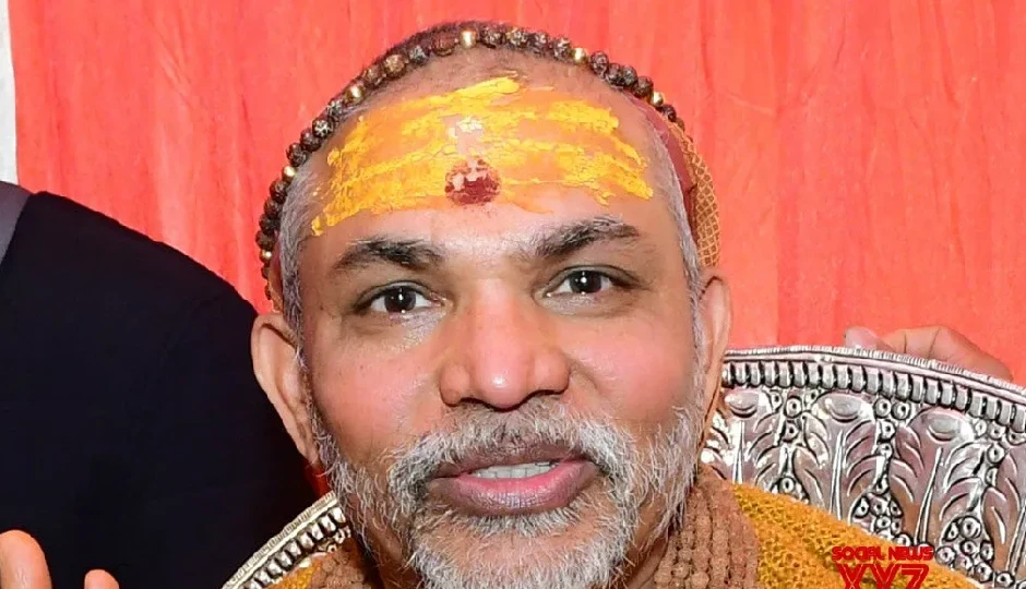 शंकराचार्य अविमुक्तेश्वरानंद की विदेश यात्रा पर रोक की मांग, आशुतोष ब्रह्मचारी ने कोर्ट में दी अर्जी