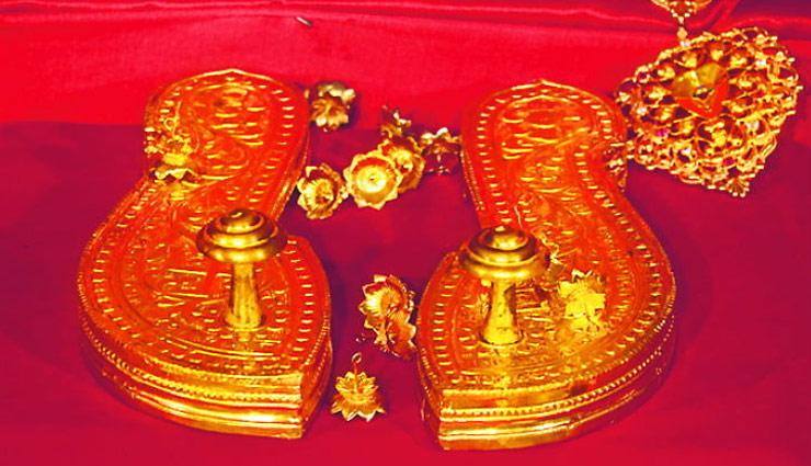 swaminarayan temple,gold,gold jewellery,diwali,diwali celebration,gujarat,weird news in hindi ,धनतेरस,स्वामीनारायण मंदिर
