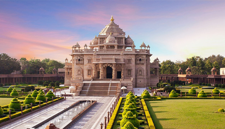 top temples to visit in gujarat,must-see famous temples in gujarat,tourist attractions: temples in gujarat,gujarat iconic temples for visitors,exploring the renowned temples of gujarat,best religious sites to visit in gujarat,gujarat popular temples for tourists,historical and cultural temples in gujarat,temples of significance to explore in gujarat,gujarat famous temples and their significance