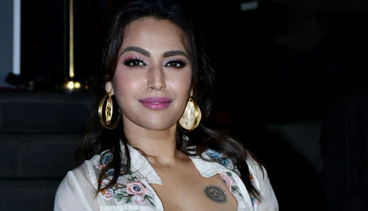 'वीरे दी वेडिंग' से पहले इन फिल्मों के सितारे भी कर चुके हैं मास्टरबेशन सीन