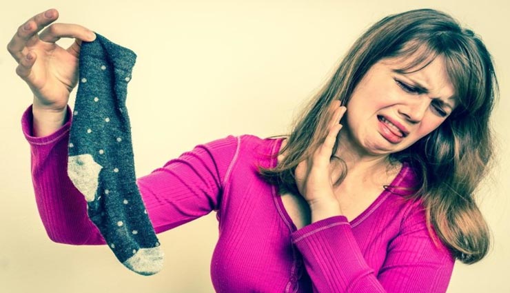 पैरों में पसीना बनता हैं संक्रमण का कारण, इन 4 उपायों से मिलेगी राहत