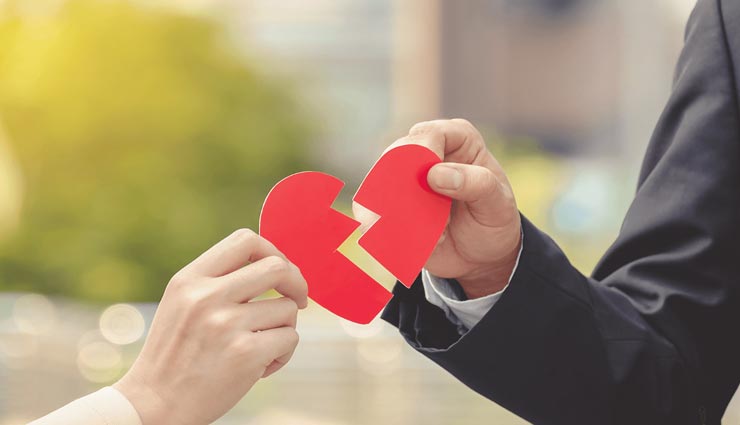 रिश्तों में मिठास लाएगी घर में रखी मिट्टी की ये 4 चीजें