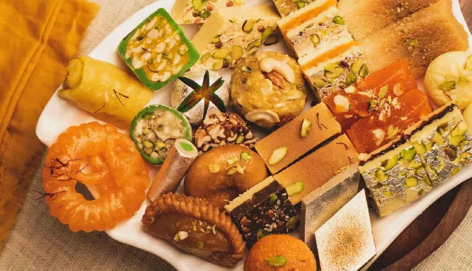 क्या आपकी मिठाई सच में असली दूध से बनी है? बस 5 सेकंड में इन 5 आसान ट्रिक्स से तुरंत करें पहचान