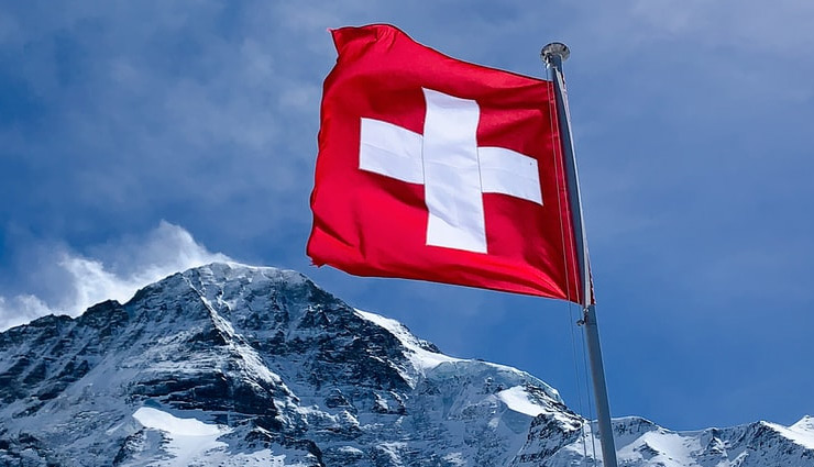 इन 8 देशों की यात्रा करने से पहले जान लें यहां के अनोखे कानून, बन सकते हैं परेशानी का कारण unique laws,countries unique laws,travel,travel guide,travel tips